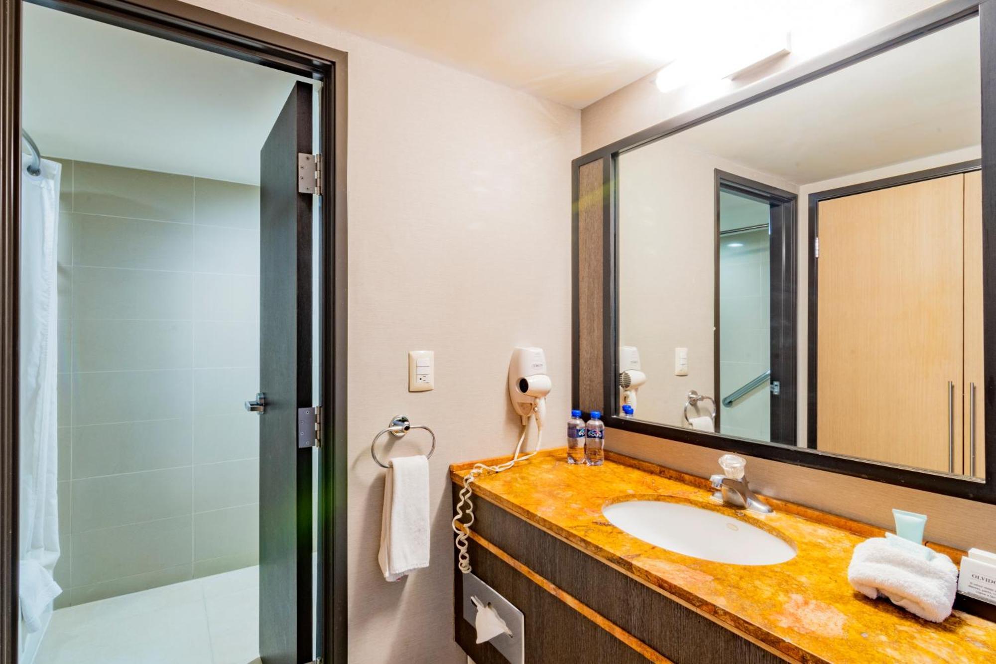 Hotel Lucerna Ciudad Juárez Buitenkant foto